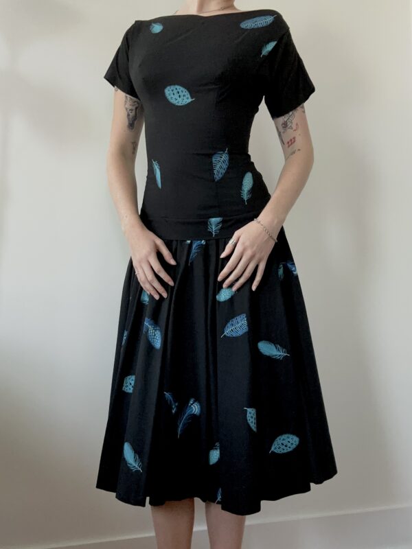 1950s Feather Print Drop Waist Dress - Image 2