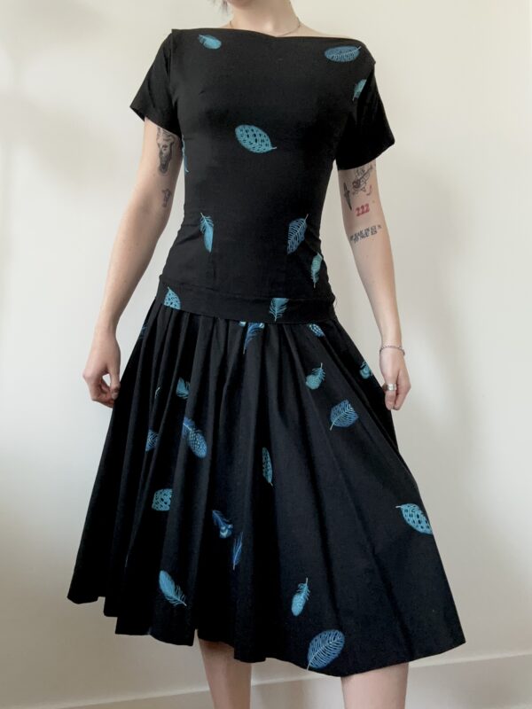 1950s Feather Print Drop Waist Dress - Image 5