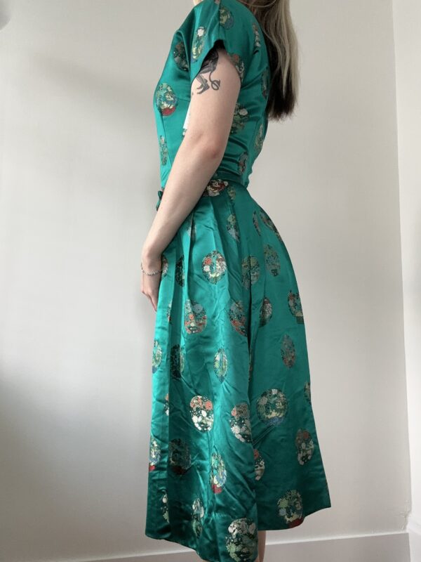 1950s Chinese Brocade Fit n Flare Dress - Image 4